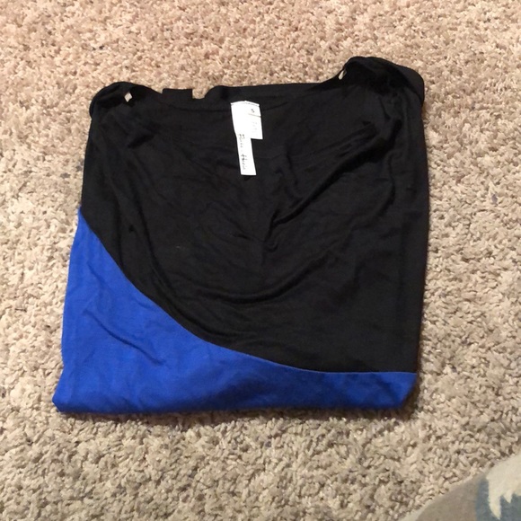 Black and blue blousy short sleeve top - Picture 4 of 4